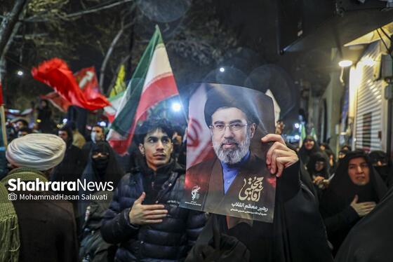 گزارش تصویری | حضور پرشور مردم در خیابان های مشهد و بیعت با سومین رهبر انقلاب اسلامی - ۲ (دوشنبه ۱۸ اسفند)