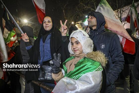 گزارش تصویری | حضور پرشور مردم در خیابان های مشهد و بیعت با سومین رهبر انقلاب اسلامی - ۲ (دوشنبه ۱۸ اسفند)