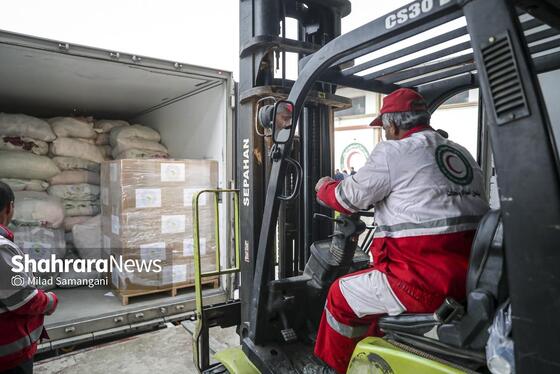 گزارش تصویری |  مراسم اهدای ۴ تریلی اقلام بهداشتی و دارویی دولت ترکمنستان به کودکان آسیب دیده از جنگ ایران