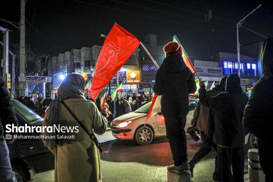 گزارش تصویری | تجمع شبانه مردم مشهد در حمایت از مدافعان وطن (۲۴ اسفند ۱۴۰۴)