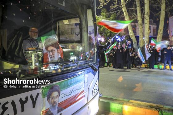 گزارش تصویری | تجمع شبانه مردم مشهد در حمایت از مدافعان وطن (۲۴ اسفند ۱۴۰۴)