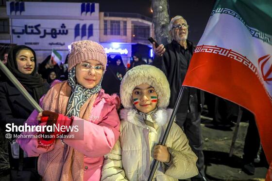 گزارش تصویری | تجمع شبانه مردم مشهد در حمایت از مدافعان وطن (۲۴ اسفند ۱۴۰۴)