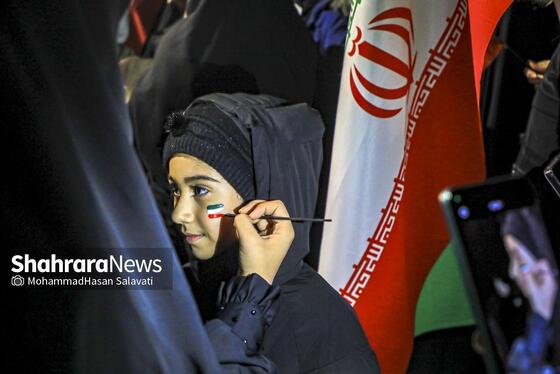 گزارش تصویری | تجمع شبانه مردم مشهد در حمایت از مدافعان وطن (۲۴ اسفند ۱۴۰۴)