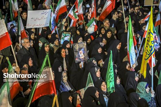 گزارش تصویری | تجمع شبانه مردم مشهد در حمایت از مدافعان وطن (۲۴ اسفند ۱۴۰۴)