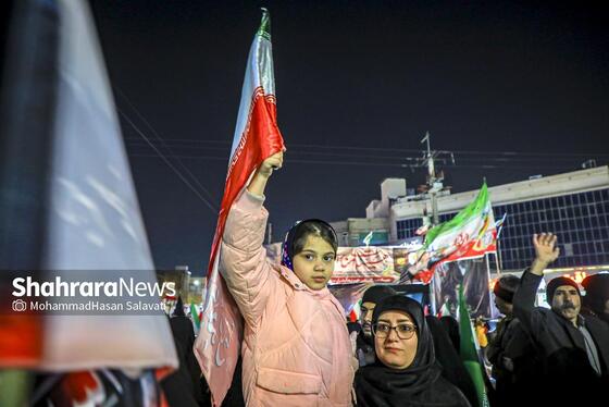 گزارش تصویری | تجمع شبانه مردم مشهد در حمایت از مدافعان وطن (۲۴ اسفند ۱۴۰۴)