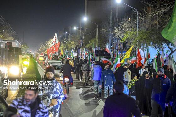 گزارش تصویری | تجمع شبانه مردم مشهد در حمایت از مدافعان وطن (۲۴ اسفند ۱۴۰۴)