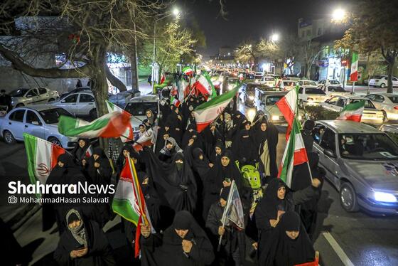 گزارش تصویری | تجمع شبانه مردم مشهد در حمایت از مدافعان وطن (۲۴ اسفند ۱۴۰۴)