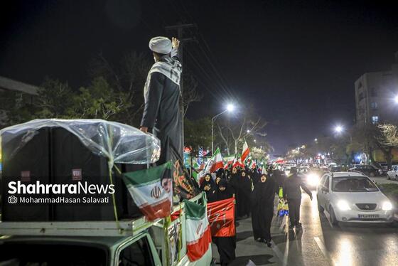 گزارش تصویری | تجمع شبانه مردم مشهد در حمایت از مدافعان وطن (۲۴ اسفند ۱۴۰۴)