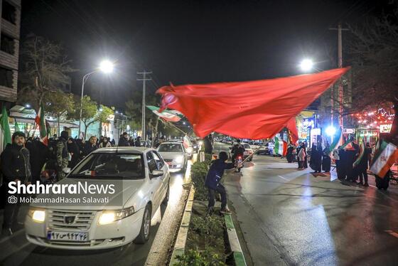 گزارش تصویری | تجمع شبانه مردم مشهد در حمایت از مدافعان وطن (۲۴ اسفند ۱۴۰۴)