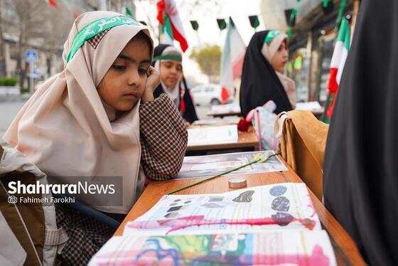 گزارش تصویری | برگزاری «یادواره‌ شهدای میناب» توسط دانش‌آموزان دبستان امام‌حسن(ع) در مشهد