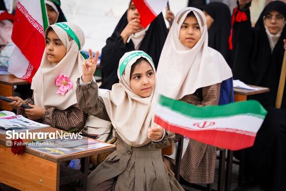 گزارش تصویری | برگزاری «یادواره‌ شهدای میناب» توسط دانش‌آموزان دبستان امام‌حسن(ع) در مشهد