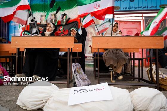 گزارش تصویری | برگزاری «یادواره‌ شهدای میناب» توسط دانش‌آموزان دبستان امام‌حسن(ع) در مشهد