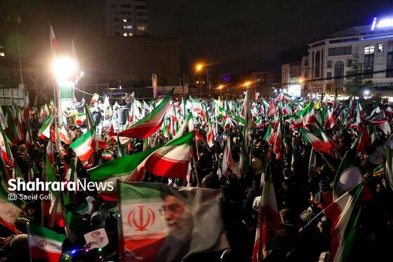 گزارش تصویری | خروش مردم انقلابی مشهد در آخرین چهارشنبه سال ۱۴۰۴ در میدان هفت‌تیر