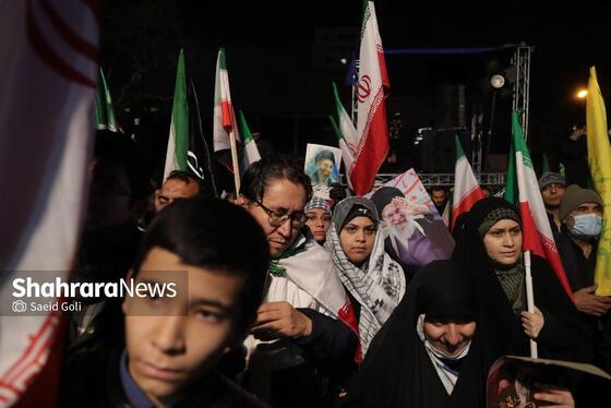 گزارش تصویری | خروش مردم انقلابی مشهد در آخرین چهارشنبه سال ۱۴۰۴ در میدان هفت‌تیر