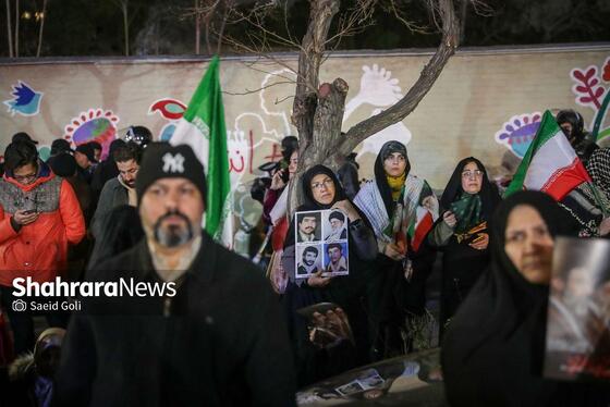 گزارش تصویری | خروش مردم انقلابی مشهد در آخرین چهارشنبه سال ۱۴۰۴ در میدان هفت‌تیر