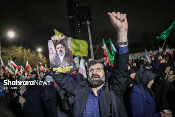 گزارش تصویری | خروش مردم انقلابی مشهد در آخرین چهارشنبه سال ۱۴۰۴ در میدان هفت‌تیر