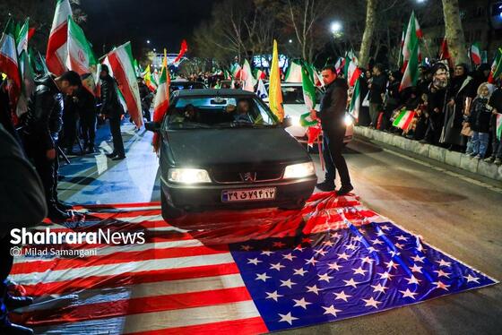 گزارش تصویری | مردم انقلابی در آخرین چهارشنبه سال ۱۴۰۴ در خیابان احمدآباد مشهد