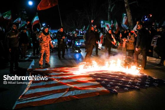 گزارش تصویری | مردم انقلابی در آخرین چهارشنبه سال ۱۴۰۴ در خیابان احمدآباد مشهد