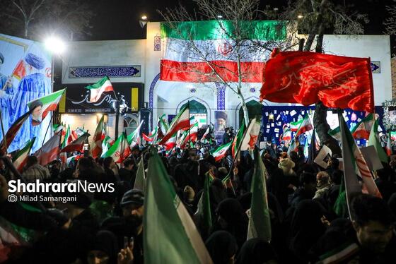 گزارش تصویری | مردم انقلابی در آخرین چهارشنبه سال ۱۴۰۴ در خیابان احمدآباد مشهد