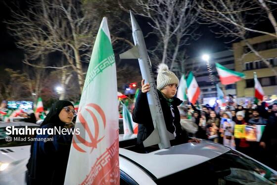 گزارش تصویری | مردم انقلابی در آخرین چهارشنبه سال ۱۴۰۴ در خیابان احمدآباد مشهد