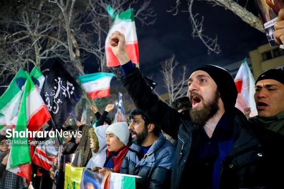 گزارش تصویری | مردم انقلابی در آخرین چهارشنبه سال ۱۴۰۴ در خیابان احمدآباد مشهد