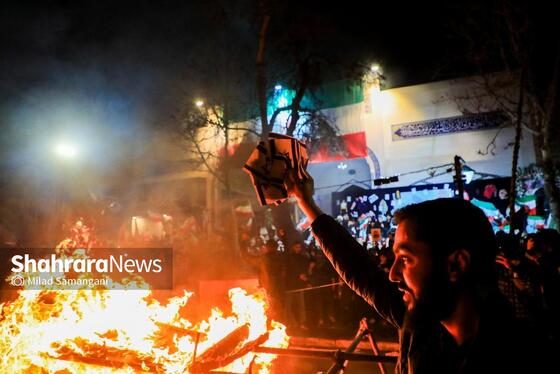 گزارش تصویری | مردم انقلابی در آخرین چهارشنبه سال ۱۴۰۴ در خیابان احمدآباد مشهد