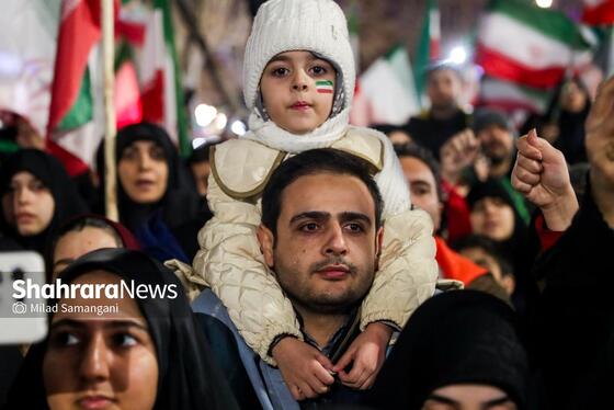 گزارش تصویری | مردم انقلابی در آخرین چهارشنبه سال ۱۴۰۴ در خیابان احمدآباد مشهد