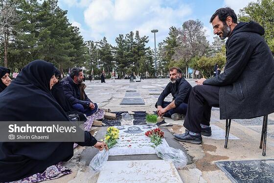 گزارش تصویری | زیارت اهل قبور در آخرین پنجشنبه سال