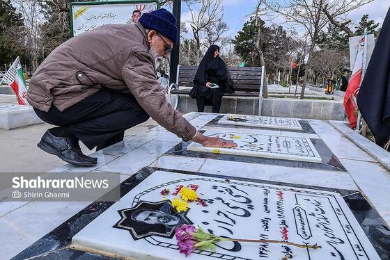 گزارش تصویری | زیارت اهل قبور در آخرین پنجشنبه سال