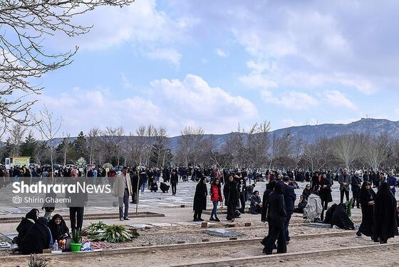 گزارش تصویری | زیارت اهل قبور در آخرین پنجشنبه سال