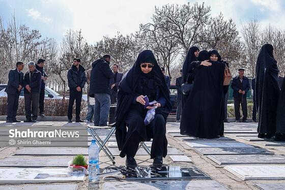 گزارش تصویری | زیارت اهل قبور در آخرین پنجشنبه سال