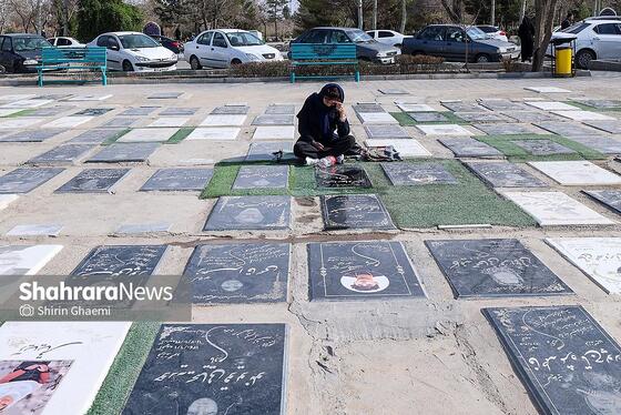 گزارش تصویری | زیارت اهل قبور در آخرین پنجشنبه سال