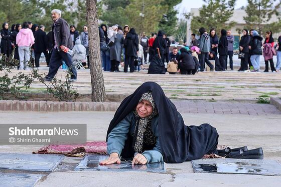 گزارش تصویری | زیارت اهل قبور در آخرین پنجشنبه سال