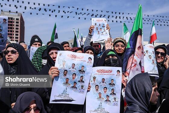 گزارش تصویری | تشییع پیکر مطهر ۶ شهید ناوهای دنا و جماران در مشهد