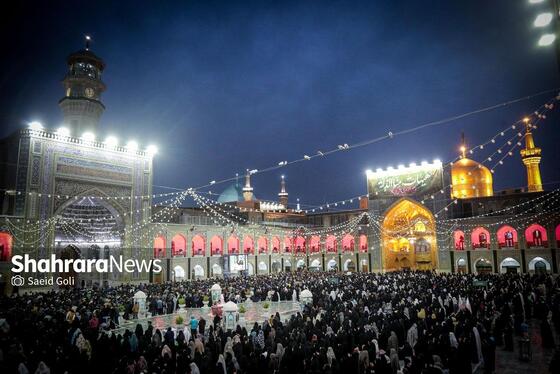 گزارش تصویری | تحویل سال نو با حضور پرشور مردم در حرم مطهر رضوی