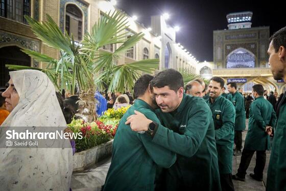 گزارش تصویری | تحویل سال نو با حضور پرشور مردم در حرم مطهر رضوی