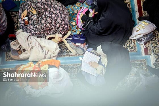 گزارش تصویری | تحویل سال نو با حضور پرشور مردم در حرم مطهر رضوی