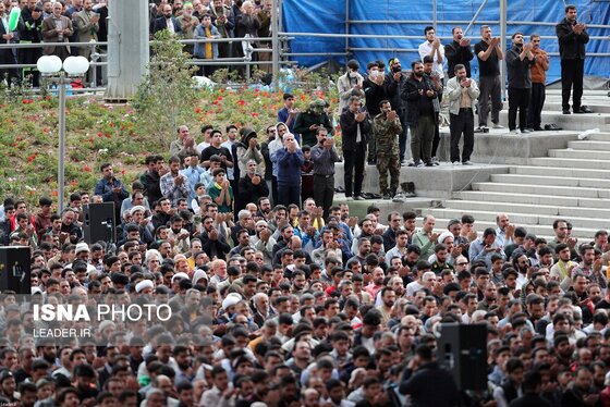 آن یار سفر کرده | اقامه نماز عید سعید فطر به امامت مقام معظم رهبری (۱۱ فروردین ۱۴۰۴)