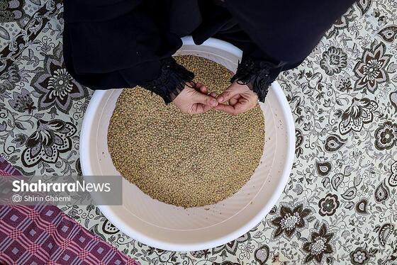 گزارش تصویری | پخت غذای نذری برای مردم حاضر در خیابان