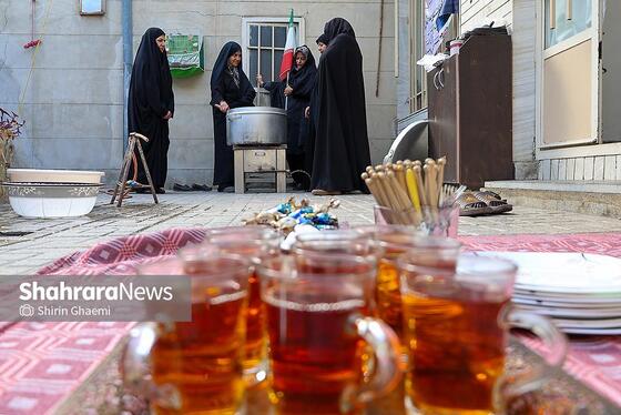 گزارش تصویری | پخت غذای نذری برای مردم حاضر در خیابان