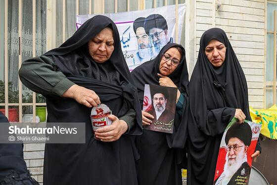 گزارش تصویری | پخت غذای نذری برای مردم حاضر در خیابان