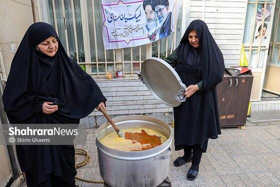 گزارش تصویری | پخت غذای نذری برای مردم حاضر در خیابان