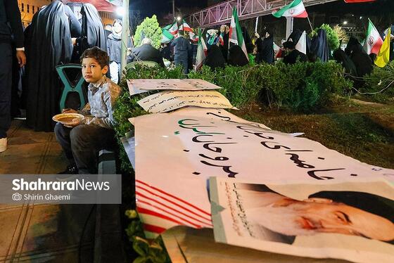 گزارش تصویری | پخت غذای نذری برای مردم حاضر در خیابان