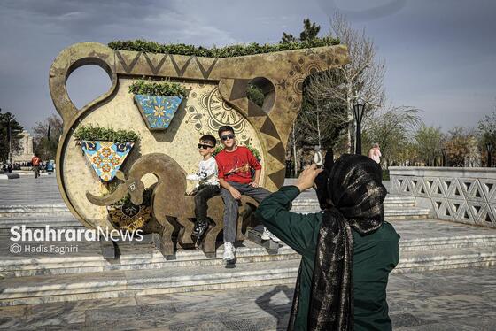 گزارش تصویری | حضور مسافران نوروزی در آرامگاه فردوسی در نوروز ۱۴۰۵