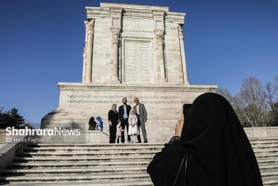 گزارش تصویری | حضور مسافران نوروزی در آرامگاه فردوسی در نوروز ۱۴۰۵