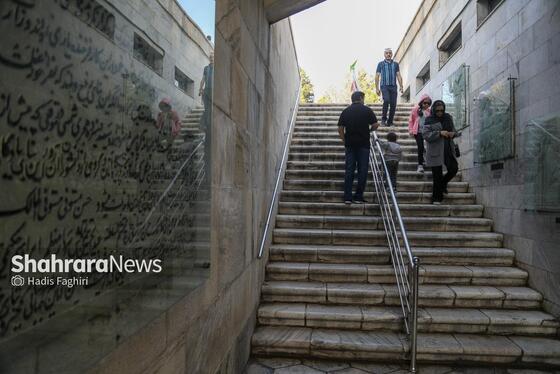 گزارش تصویری | حضور مسافران نوروزی در آرامگاه فردوسی در نوروز ۱۴۰۵