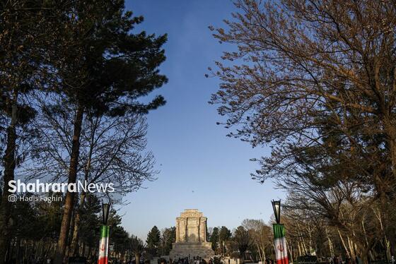 گزارش تصویری | حضور مسافران نوروزی در آرامگاه فردوسی در نوروز ۱۴۰۵