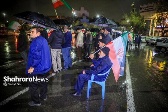 گزارش تصویری | بیست و هفتمین شب حضور حماسی مردم در شب بارانی مشهد (۷ فروردین ۱۴۰۵)