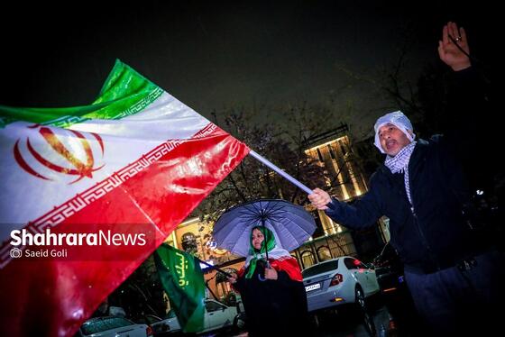 گزارش تصویری | بیست و هفتمین شب حضور حماسی مردم در شب بارانی مشهد (۷ فروردین ۱۴۰۵)