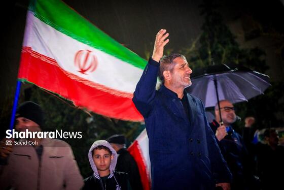 گزارش تصویری | بیست و هفتمین شب حضور حماسی مردم در شب بارانی مشهد (۷ فروردین ۱۴۰۵)